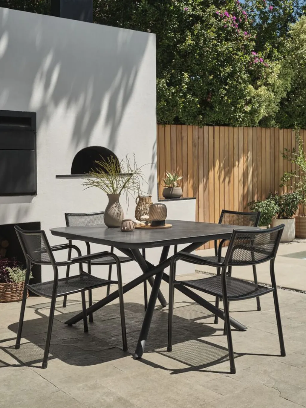 Conjuntos Mesa Y Sillas De Jardín>JYSK GOTHENBURG + HEMSEDALMesa GOTHENBURG L120 gris + 4 sillas HEMSEDAL negro