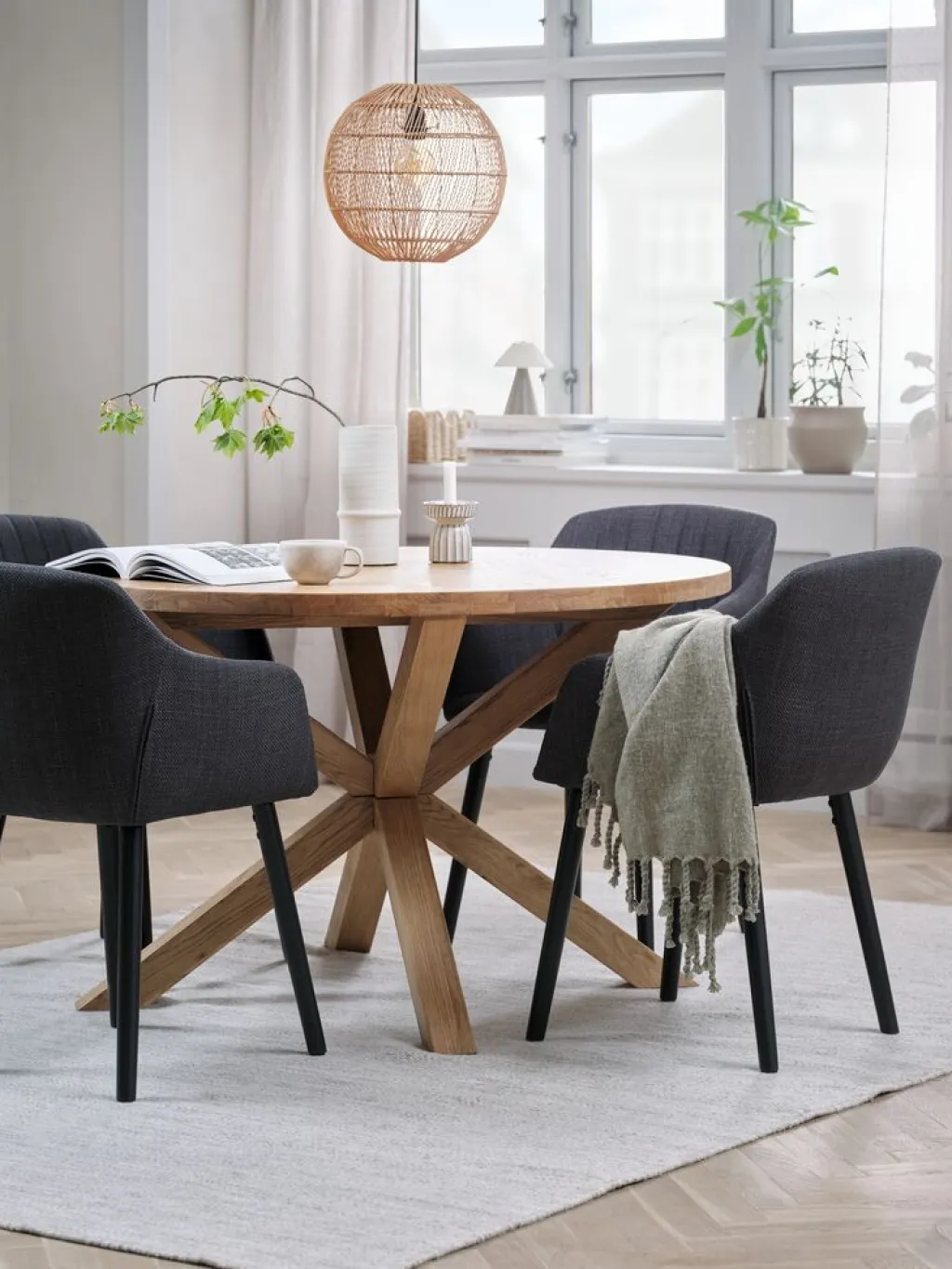 Mesas De Comedor|Conjuntos De Comedor>JYSK GRIBSKOV + ADSLEVMesa GRIBSKOV Ø120 roble natural +4 sillas ADSLEV antracita Gris antracita+Negro