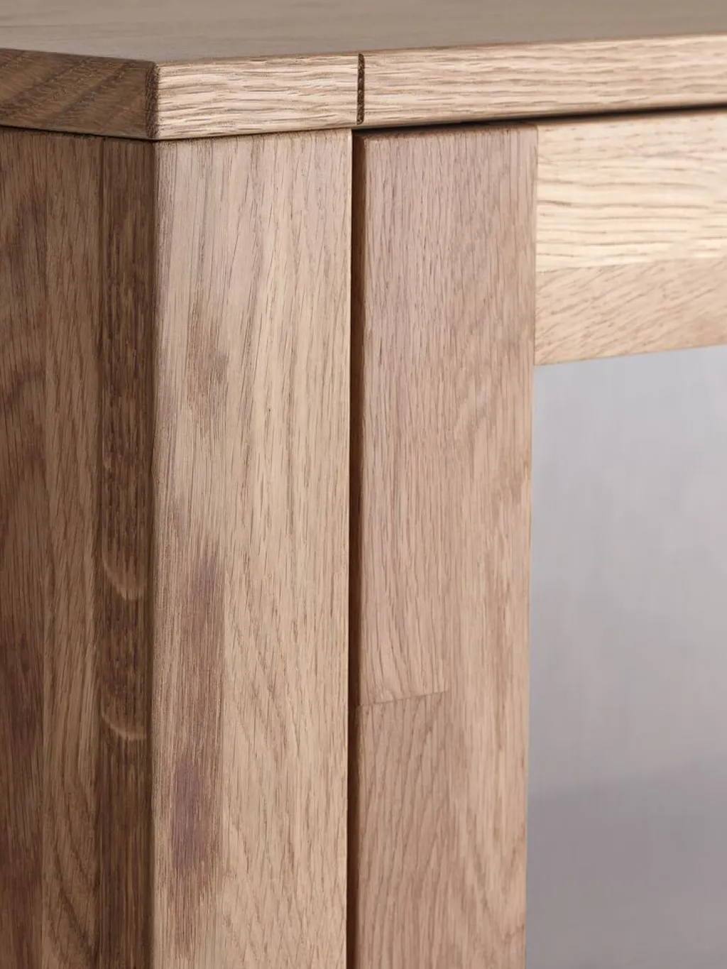 Vitrinas|Vitrinas>Royal Oak HAGEVitrina HAGE 2 puertas 2 cajones roble natural