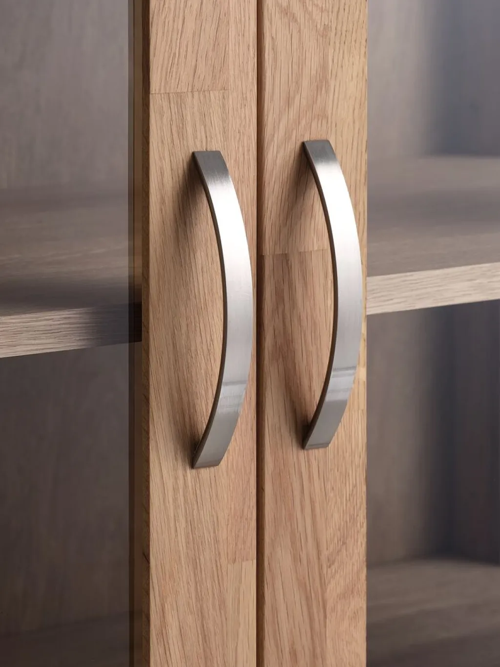 Vitrinas|Vitrinas>Royal Oak HAGEVitrina HAGE 2 puertas 2 cajones roble natural