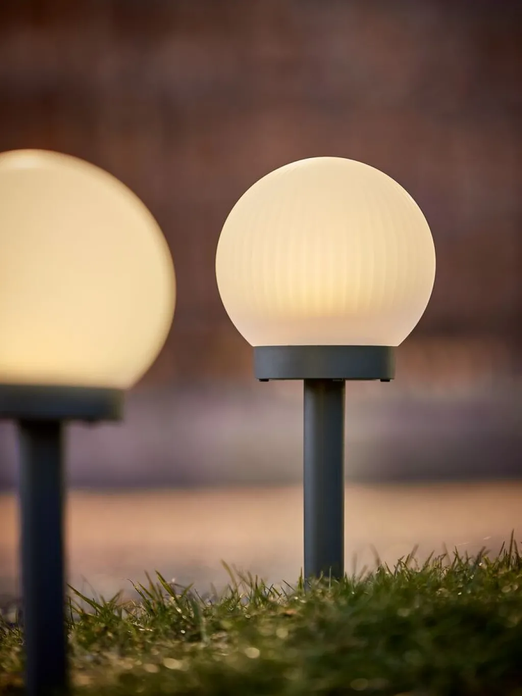 Iluminación Solar>JYSK HAUKUGLELámpara solar HAUKUGLE Ø13xA37cm blanco