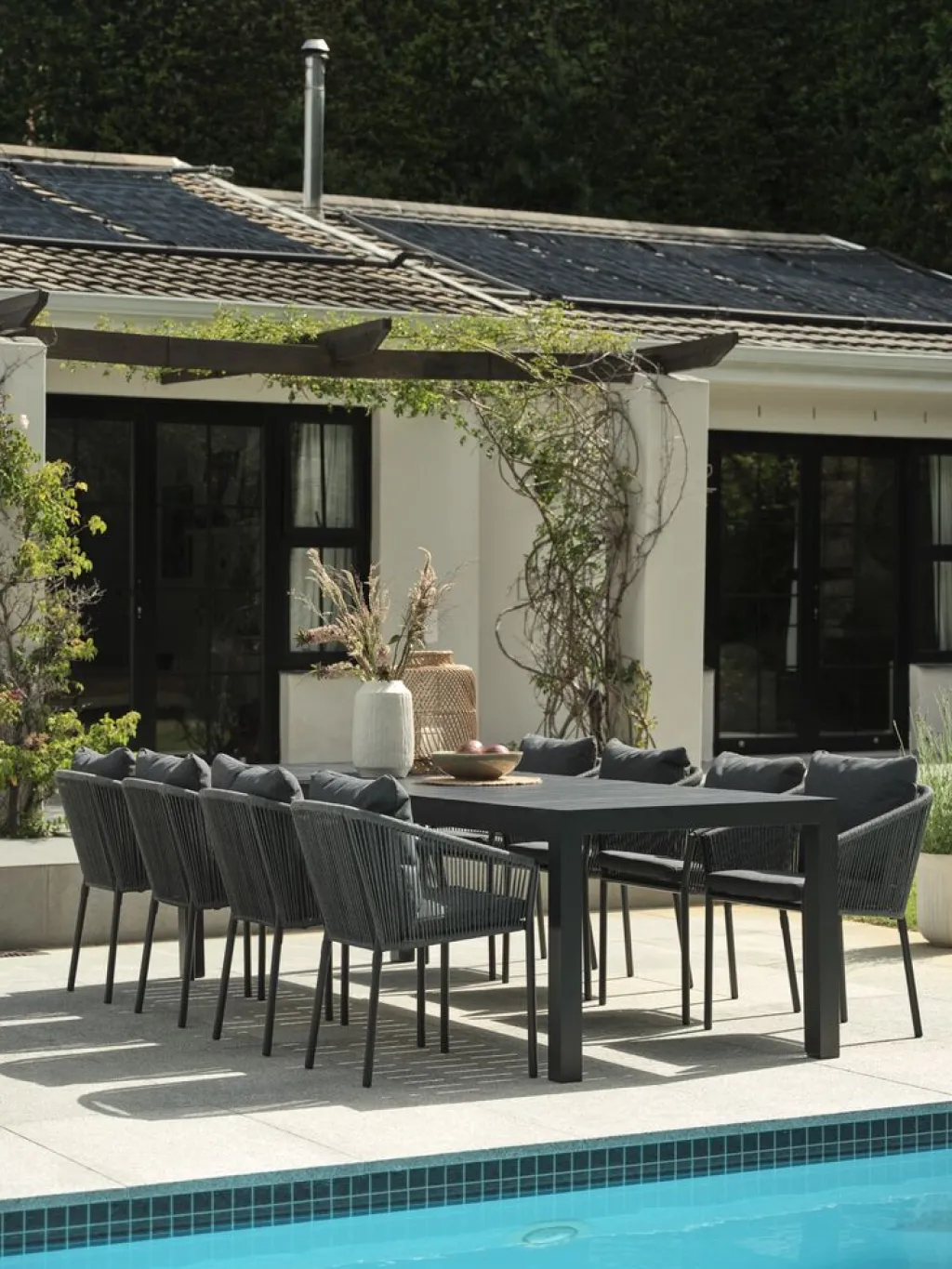Conjuntos Mesa Y Sillas De Jardín>JUTLANDIA HESTEHAVE + GILJAMesa HESTEHAVE L205/275 negro + 4 sillas GILJA gris