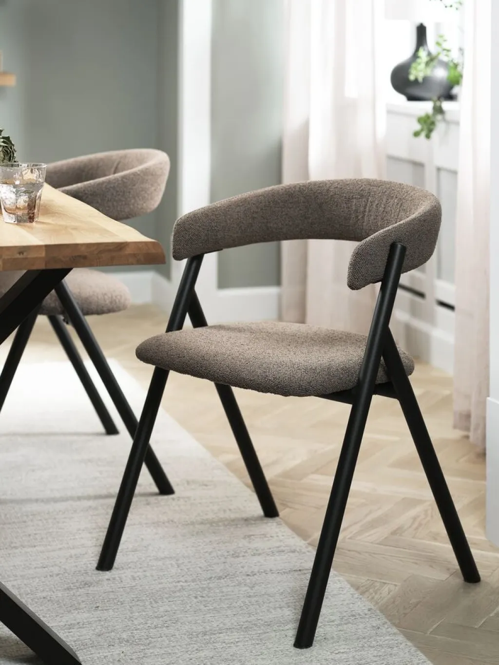 Sillas De Comedor>JYSK HINDEVADSilla de comedor HINDEVAD tela marrón claro/negro