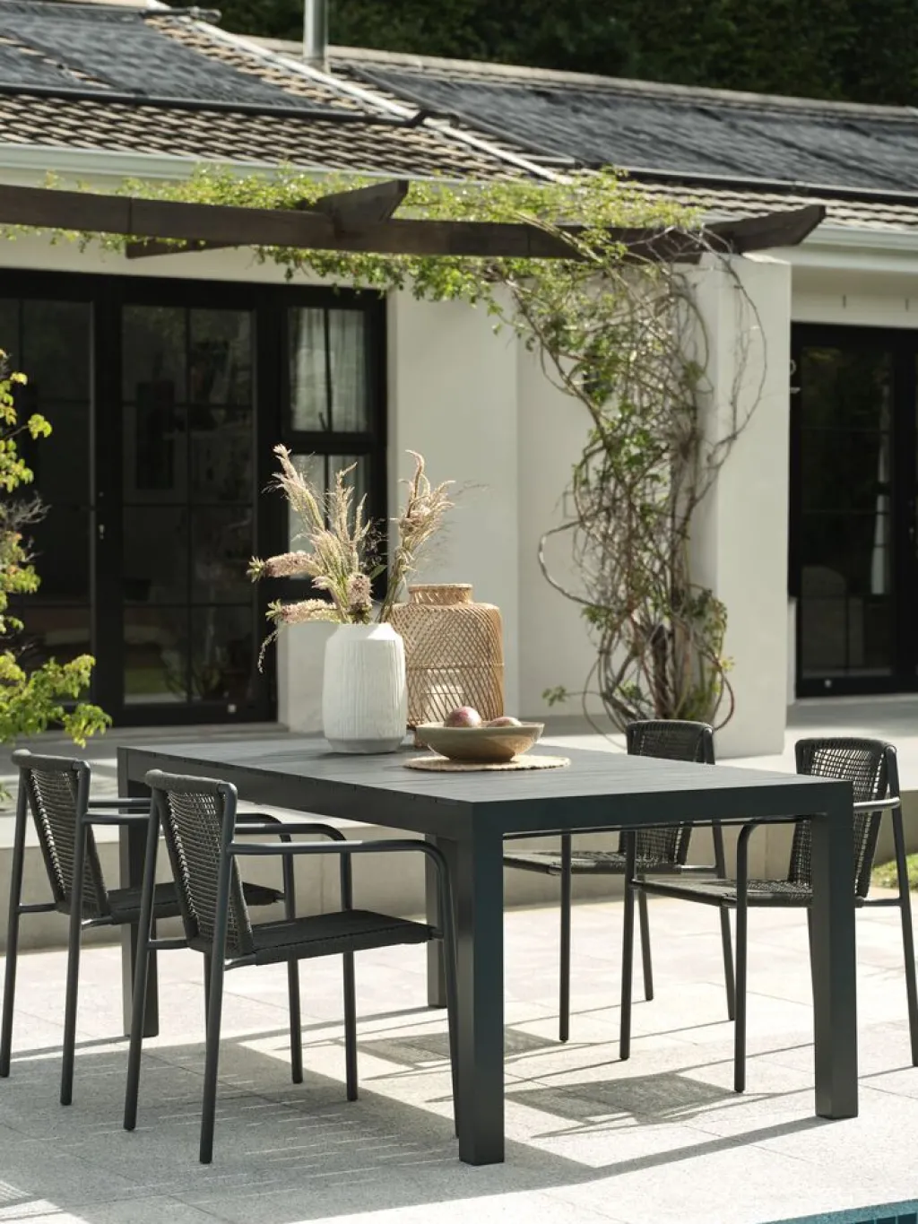 Conjuntos Mesa Y Sillas De Jardín>JYSK HSTEHAVE + KRISTIANSTADMesa HESTEHAVE L205/275 negro + 4 sillas KRISTIANSTAD verde