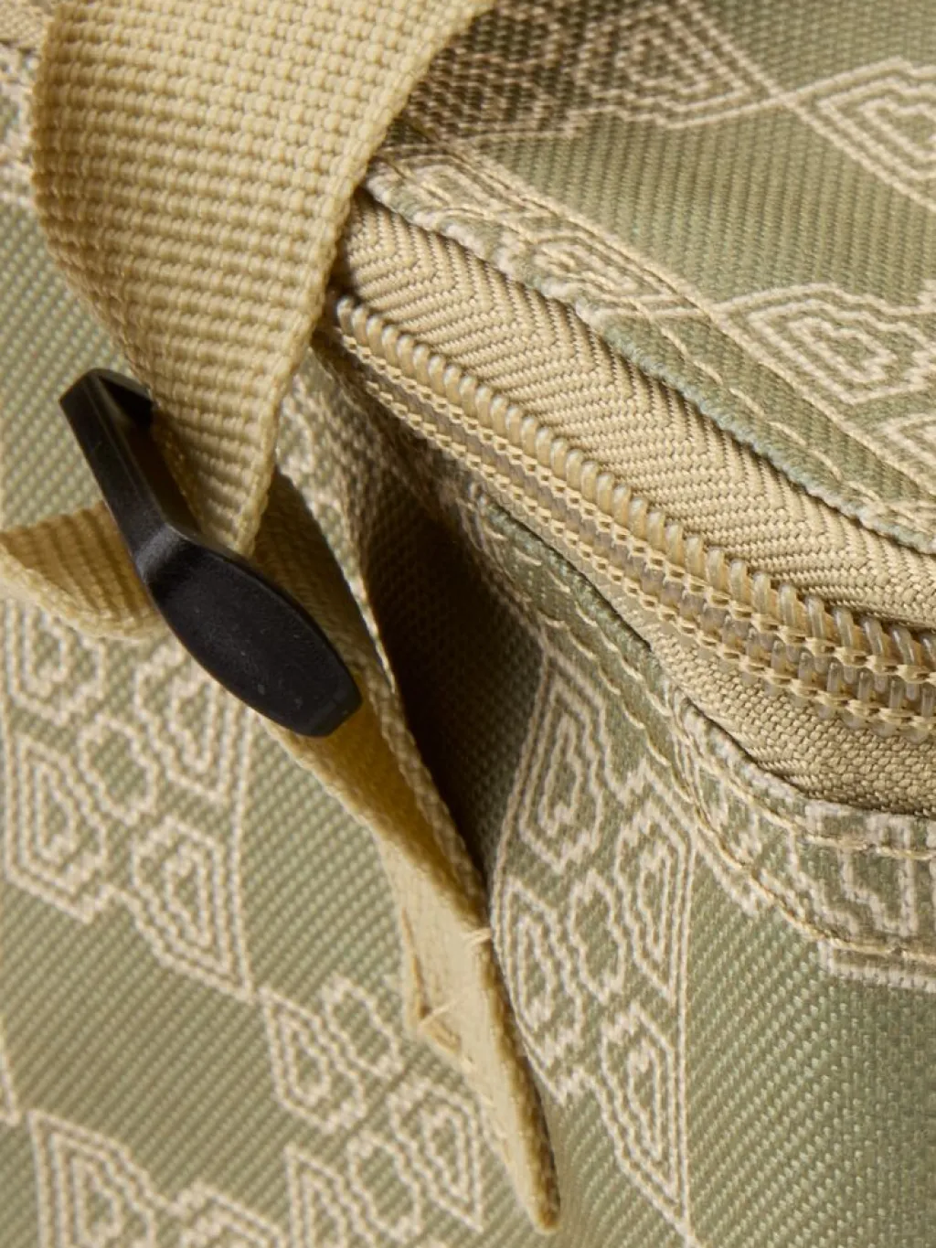 Picnic>JYSK HUMLABolsa térmica HUMLA 4L variado