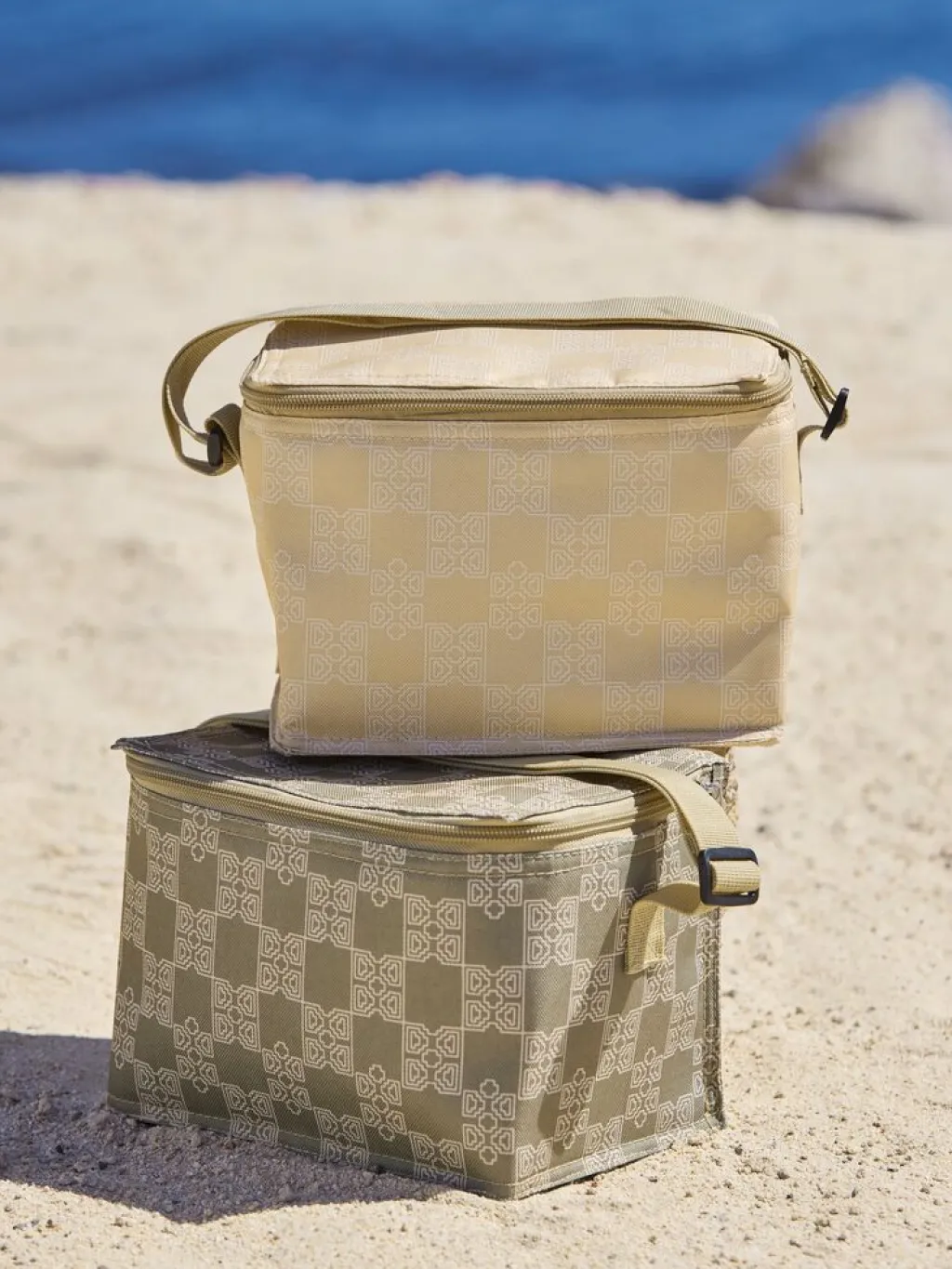 Picnic>JYSK HUMLABolsa térmica HUMLA 4L variado