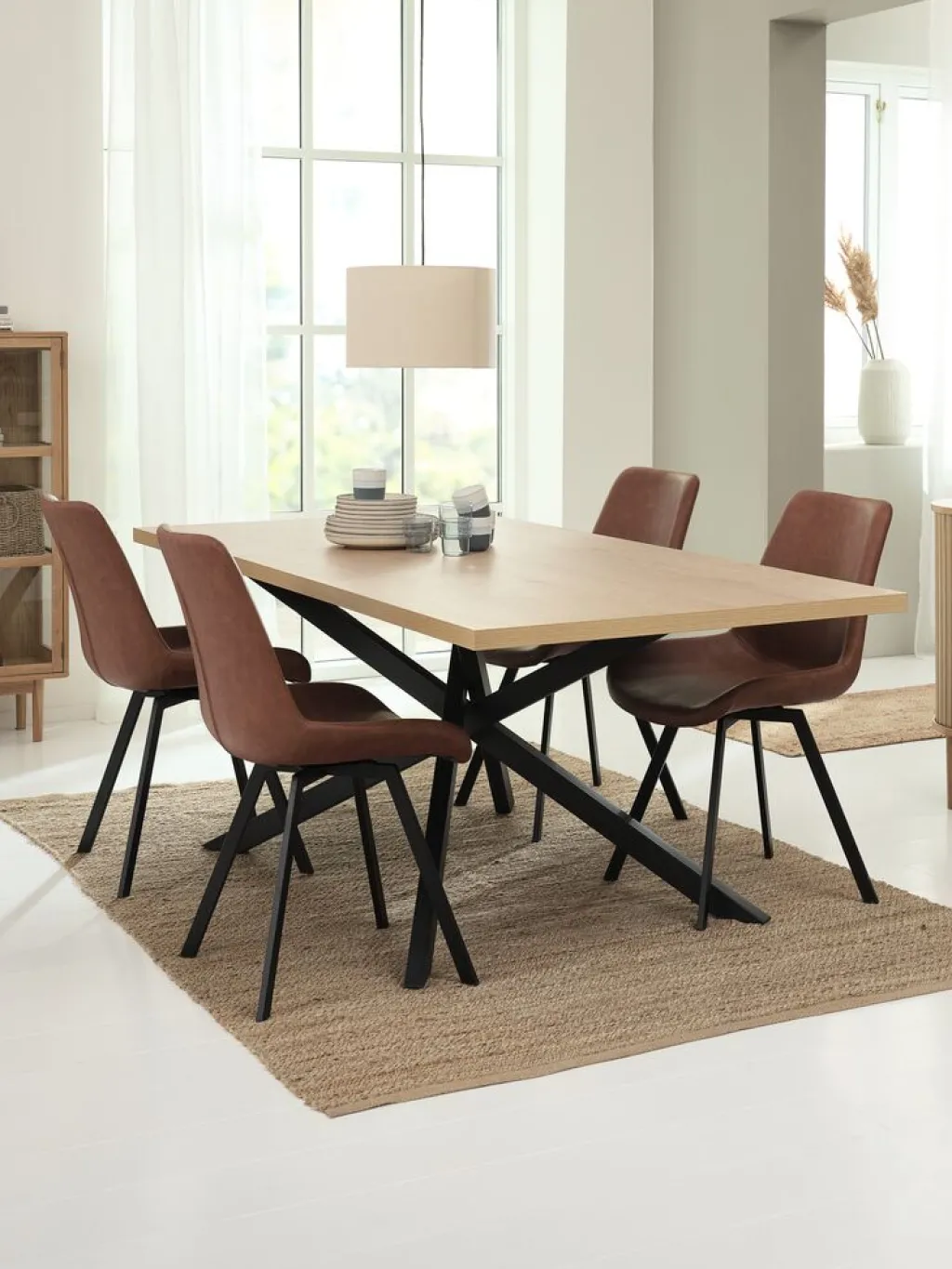 Sillas De Comedor>JYSK HYGUMSilla de comedor HYGUM giratoria polipiel marrón/negro Coñac