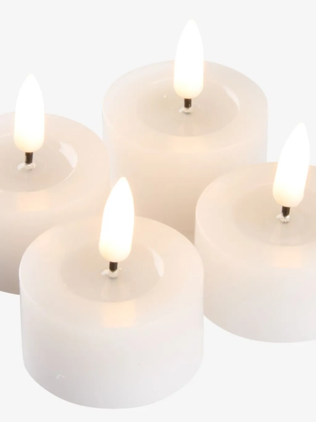 Velas LED>JYSK INGEMANVelas pequeñas LED INGEMAN Ø4xA4cm blanco 4 uds temporizador