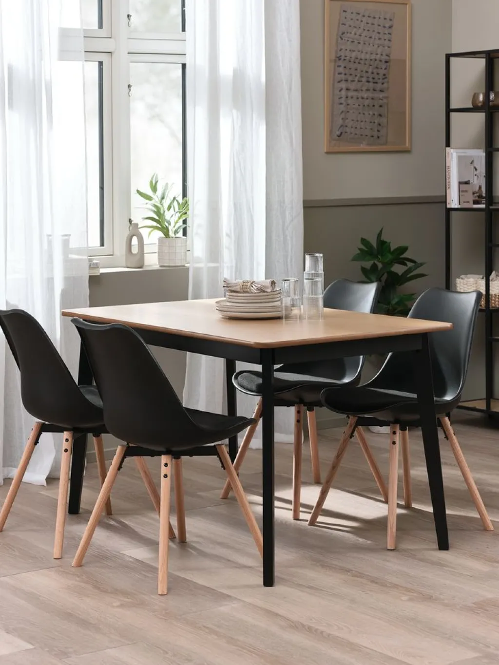 Mesas De Comedor|Conjuntos De Comedor>JYSK JEGIND + KASTRUPMesa JEGIND L130 roble natural/negro +4 sillas KASTRUP negro