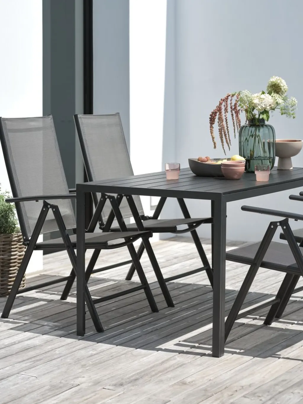 Conjuntos Mesa Y Sillas De Jardín>JYSK JERSORE + MELLBYMesa JERSORE L140 + 4 sillas MELLBY negro