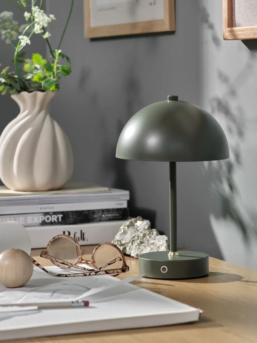 Iluminación Decorativa>JYSK KENTLámpara a pilas KENT Ø16xA25cm verde táctil y temporizador Verde oliva