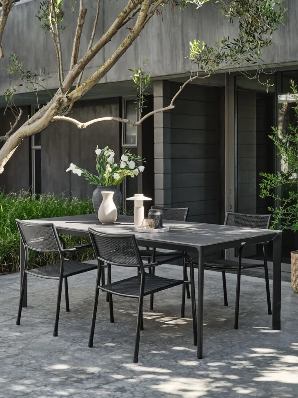 Conjuntos Mesa Y Sillas De Jardín>JUTLANDIA KUMLA + HEMSEDALMesa KUMLA L200 gris + 4 sillas HEMSEDAL negro