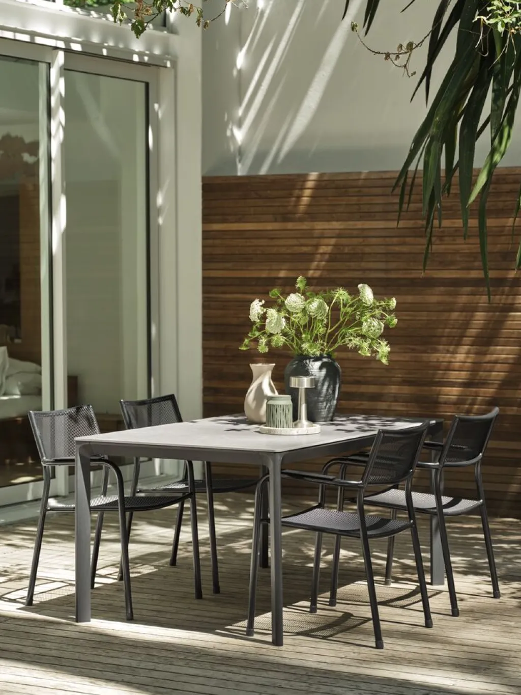 Conjuntos Mesa Y Sillas De Jardín>JUTLANDIA KUMLA + HEMSEDALMesa KUMLA L150 gris + 4 sillas HEMSEDAL negro