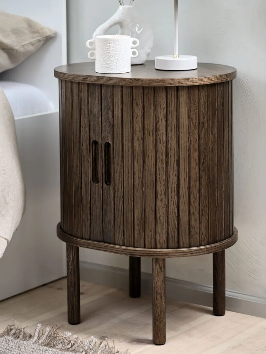 Mesitas De Noche|Mesitas De Noche>Royal Oak LYNGVIGMesita de noche LYNGVIG 2 puertas persiana Roble oscuro