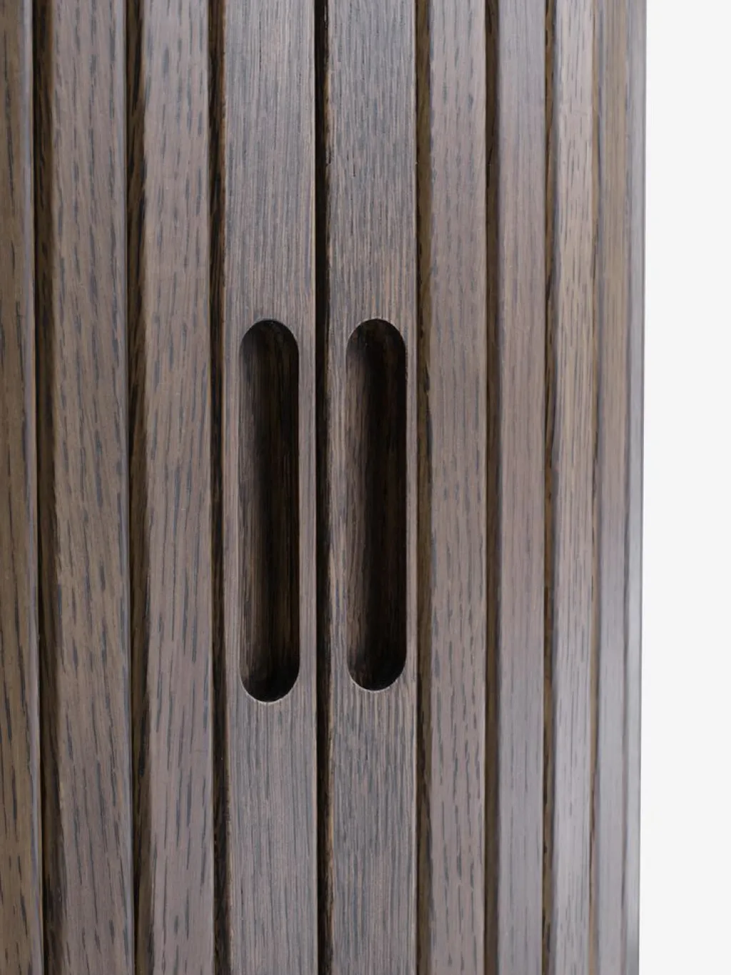 Mesitas De Noche|Mesitas De Noche>Royal Oak LYNGVIGMesita de noche LYNGVIG 2 puertas persiana Roble oscuro