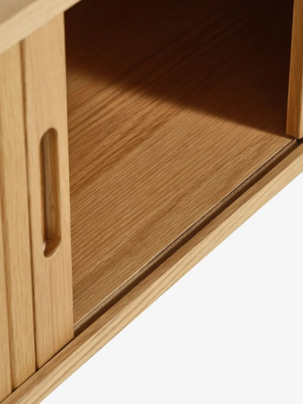 Muebles De TV>Royal Oak LYNGVIGMueble TV LYNGVIG 160cm 2 puertas persiana Roble natural