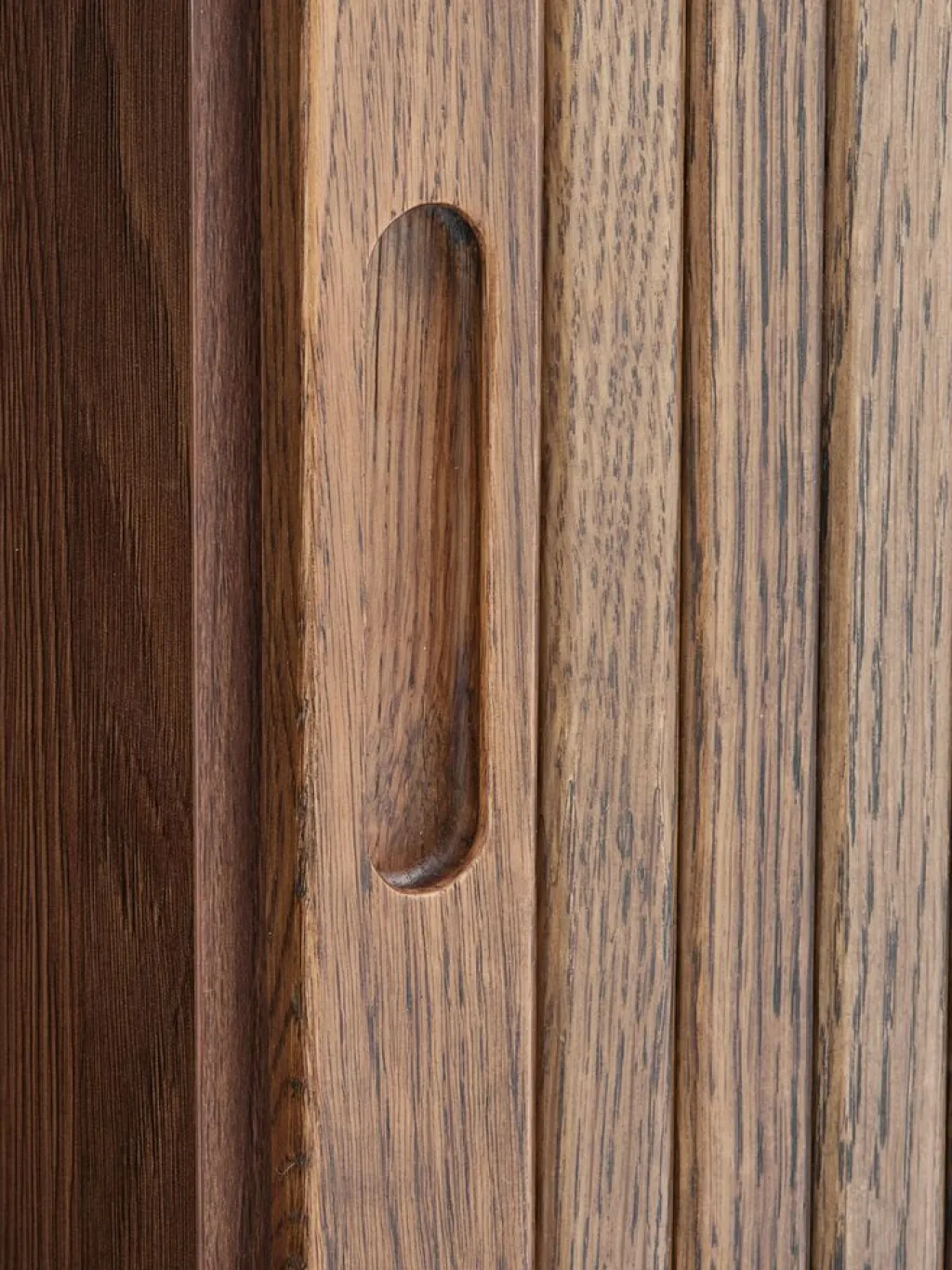 Muebles De TV>Royal Oak LYNGVIGMueble TV LYNGVIG 120cm 2 puertas persiana Roble oscuro