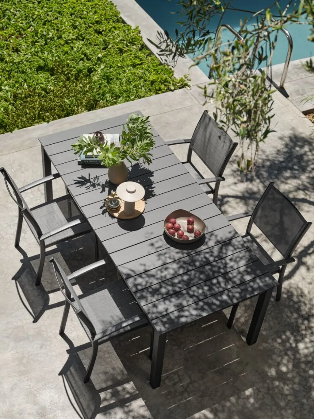Conjuntos Mesa Y Sillas De Jardín>JYSK MOSS + STRANDBYMesa MOSS L214/315 + 4 sillas STRANDBY gris