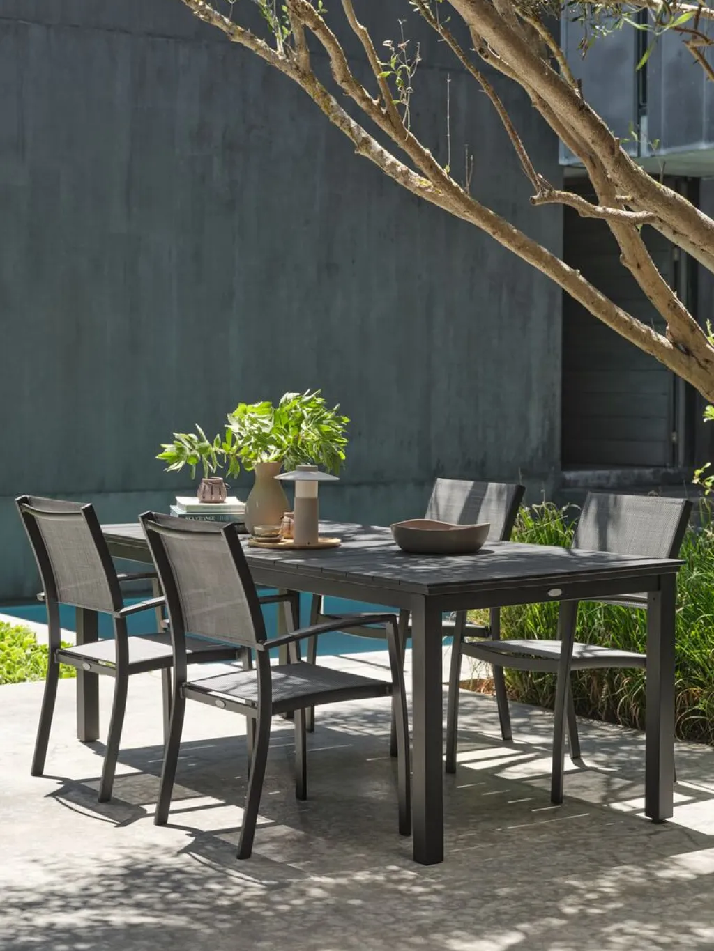 Conjuntos Mesa Y Sillas De Jardín>JYSK MOSS + STRANDBYMesa MOSS L214/315 + 4 sillas STRANDBY gris