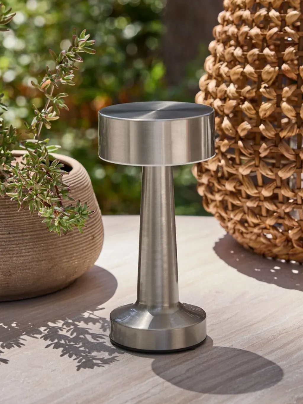 Iluminación Exterior>JYSK MUSVITLámpara de mesa recargable MUSVIT Ø11xA21cm cromo
