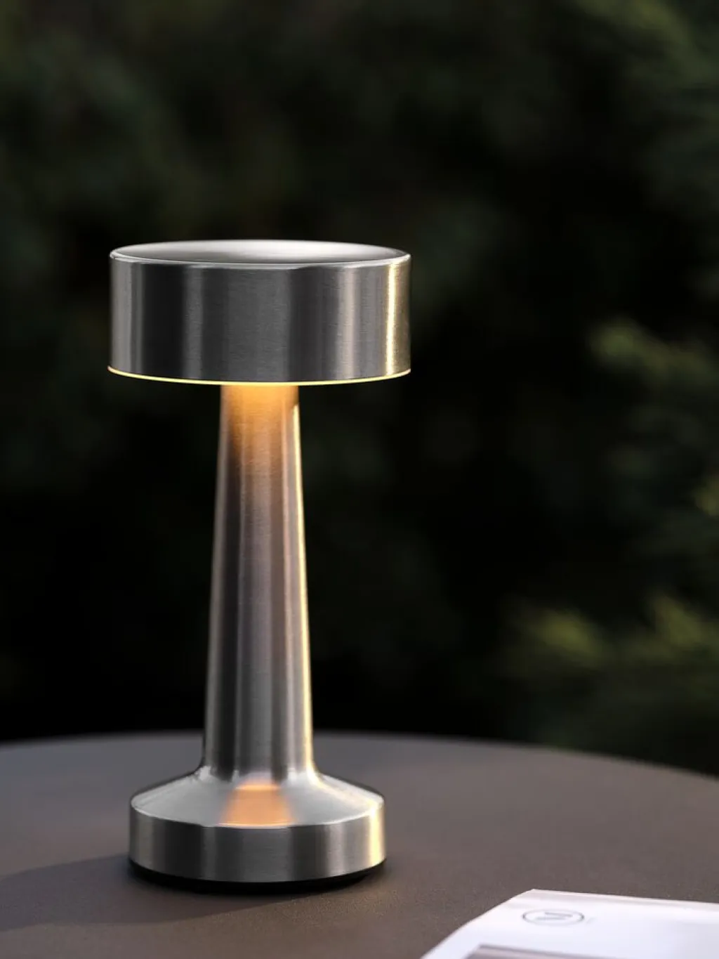 Iluminación Exterior>JYSK MUSVITLámpara de mesa recargable MUSVIT Ø11xA21cm cromo
