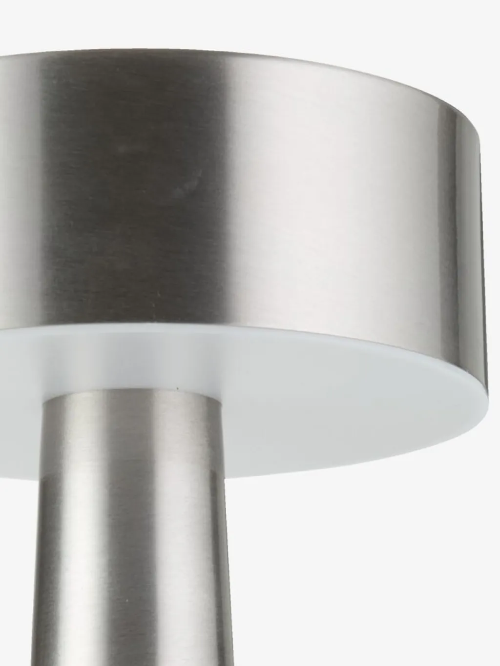 Iluminación Exterior>JYSK MUSVITLámpara de mesa recargable MUSVIT Ø11xA21cm cromo