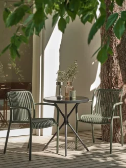 Conjuntos Mesa Y Sillas De Jardín>JYSK RADSTRUP + NABBENMesa RADSTRUP Ø60 negro + 2 sillas NABBEN Verde oliva