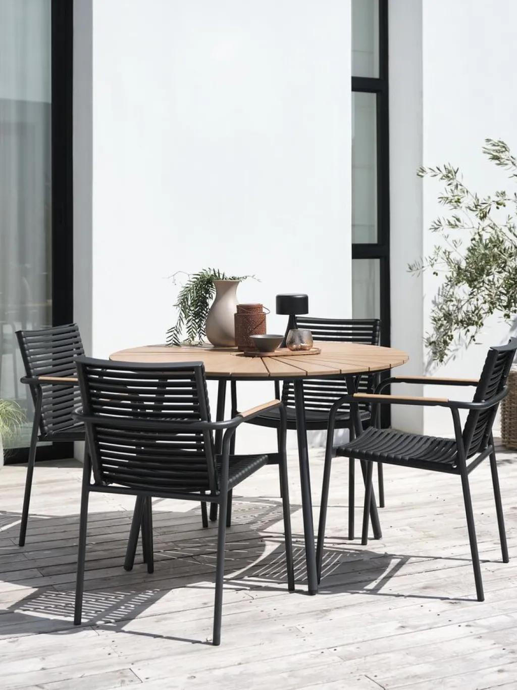 Conjuntos Mesa Y Sillas De Jardín>JUTLANDIA RANGSTRUP + NABEMesa RANGSTRUP Ø110 natural/negro + 4 sillas NABE negro
