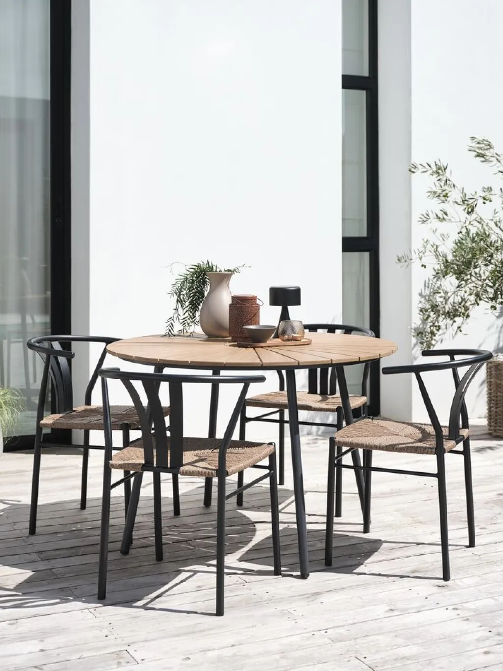Conjuntos Mesa Y Sillas De Jardín>JUTLANDIA RANGSTRUP + TAGMARKMesa RANGSTRUP Ø110 natural/negro + 4 sillas TAGMARK