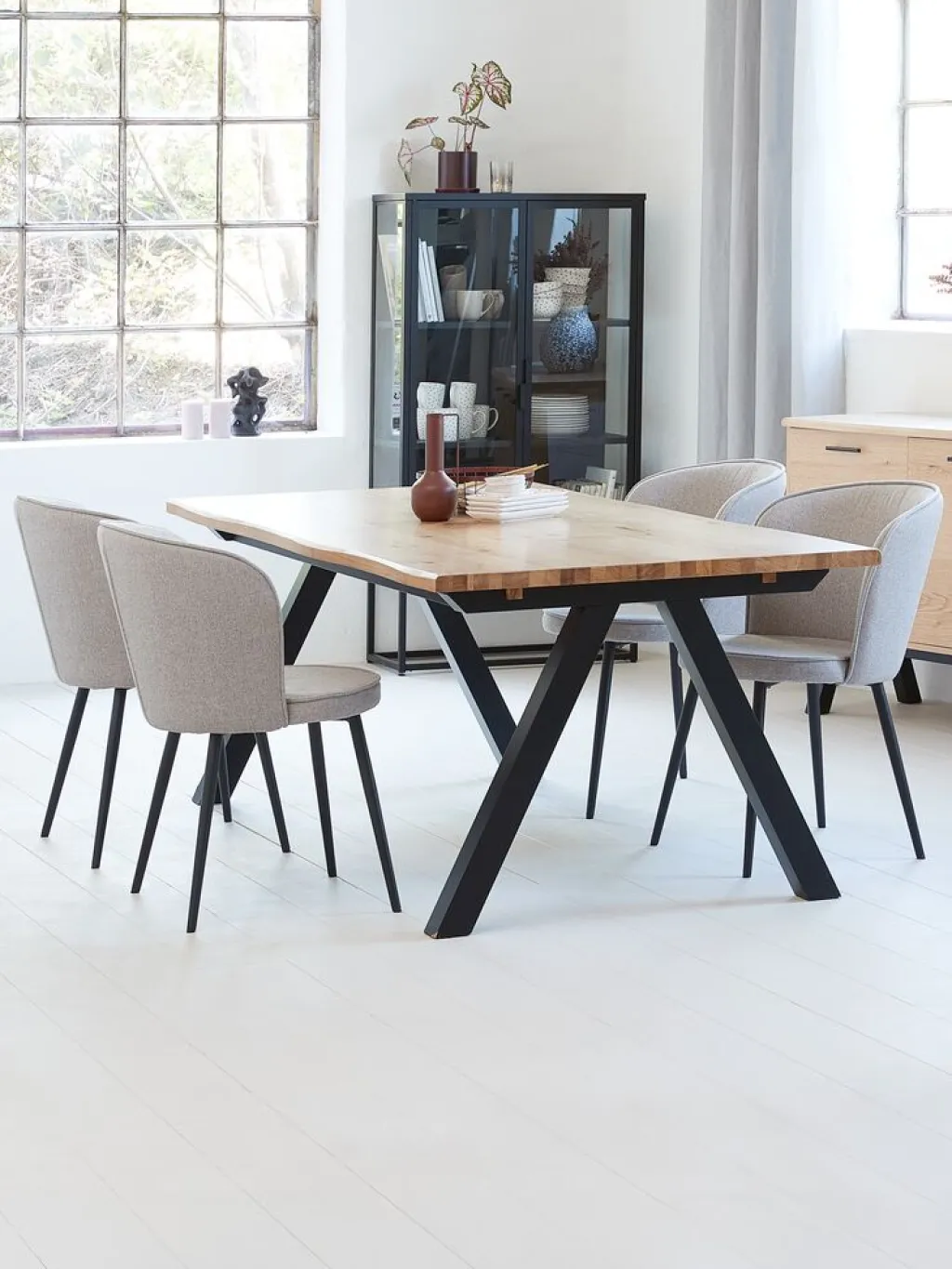 Mesas De Comedor|Conjuntos De Comedor>JYSK SANDBY + RISSKOVMesa SANDBY L210 roble natural + 4 sillas RISSKOV gris claro Roble natural+Negro