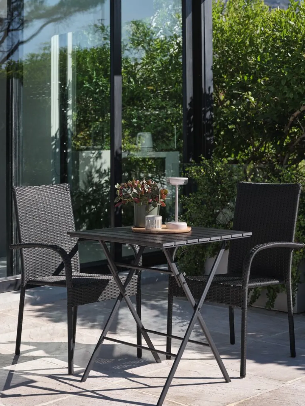 Conjuntos Mesa Y Sillas De Jardín>JYSK SANDVIKA + GUDHJEMMesa SANDVIKA L65 + 2 sillas GUDHJEM negro