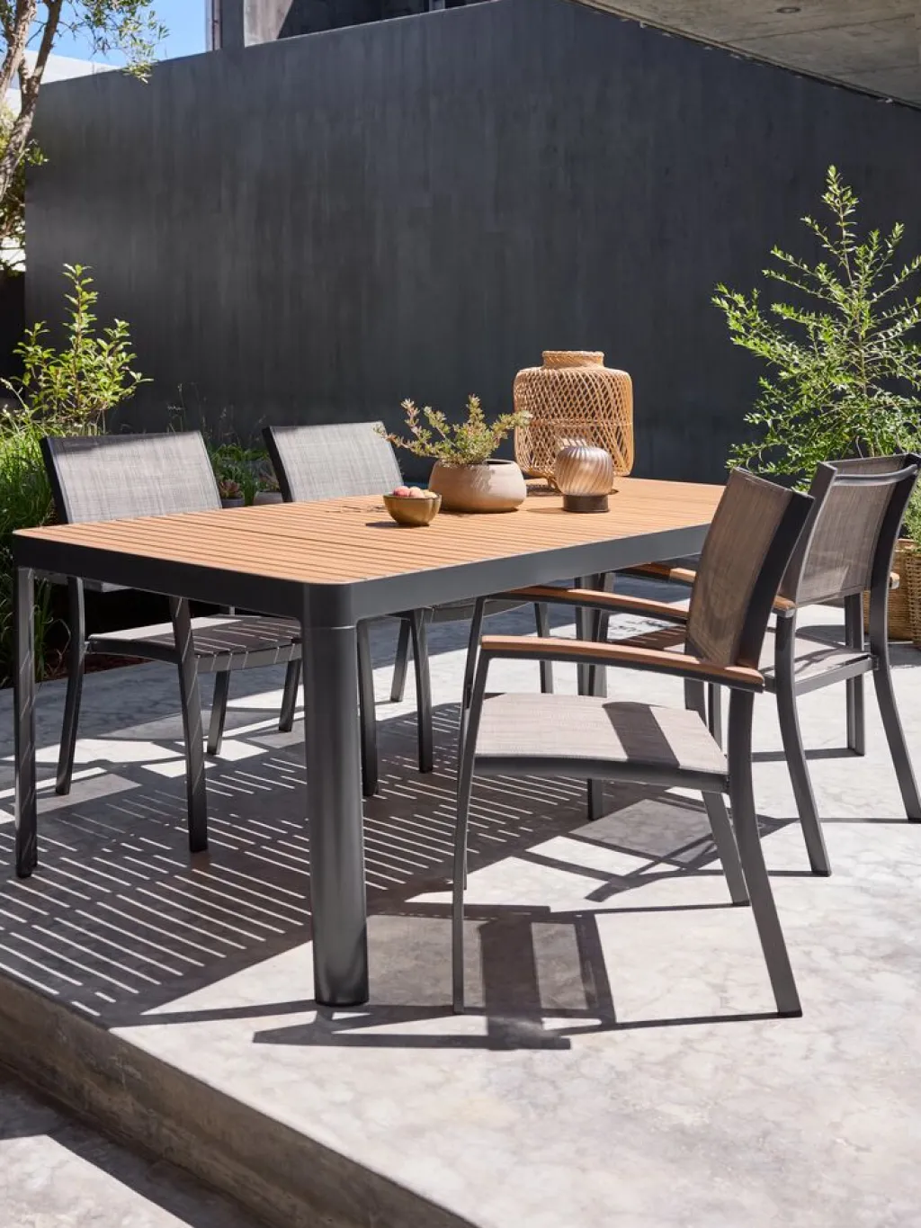 Conjuntos Mesa Y Sillas De Jardín>JUTLANDIA SIRDAL + SIRDALMesa SIRDAL L211 madera dura + 4 sillas SIRDAL gris