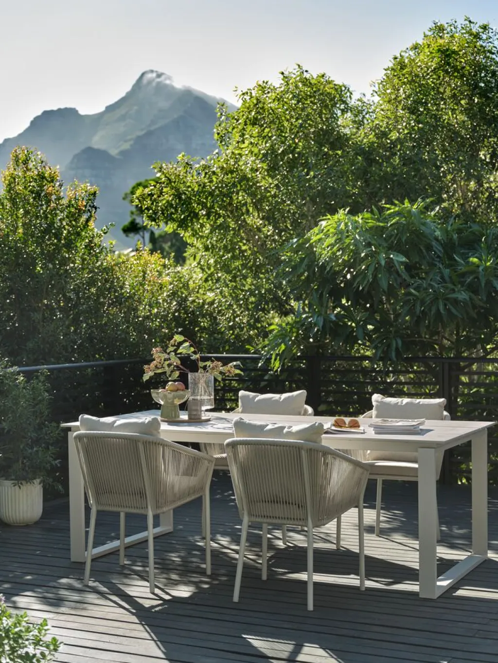 Conjuntos Mesa Y Sillas De Jardín>JUTLANDIA SONNERUP + GILJAMesa SONNERUP L215 + 4 sillas GILJA beis