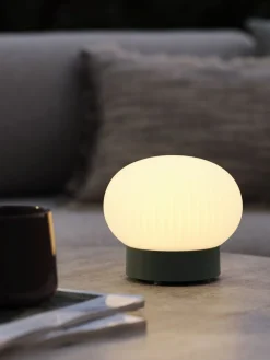 Iluminación Exterior>JYSK STORFUGLLámpara de mesa recargable STORFUGL Ø15xA10cm verde oscuro