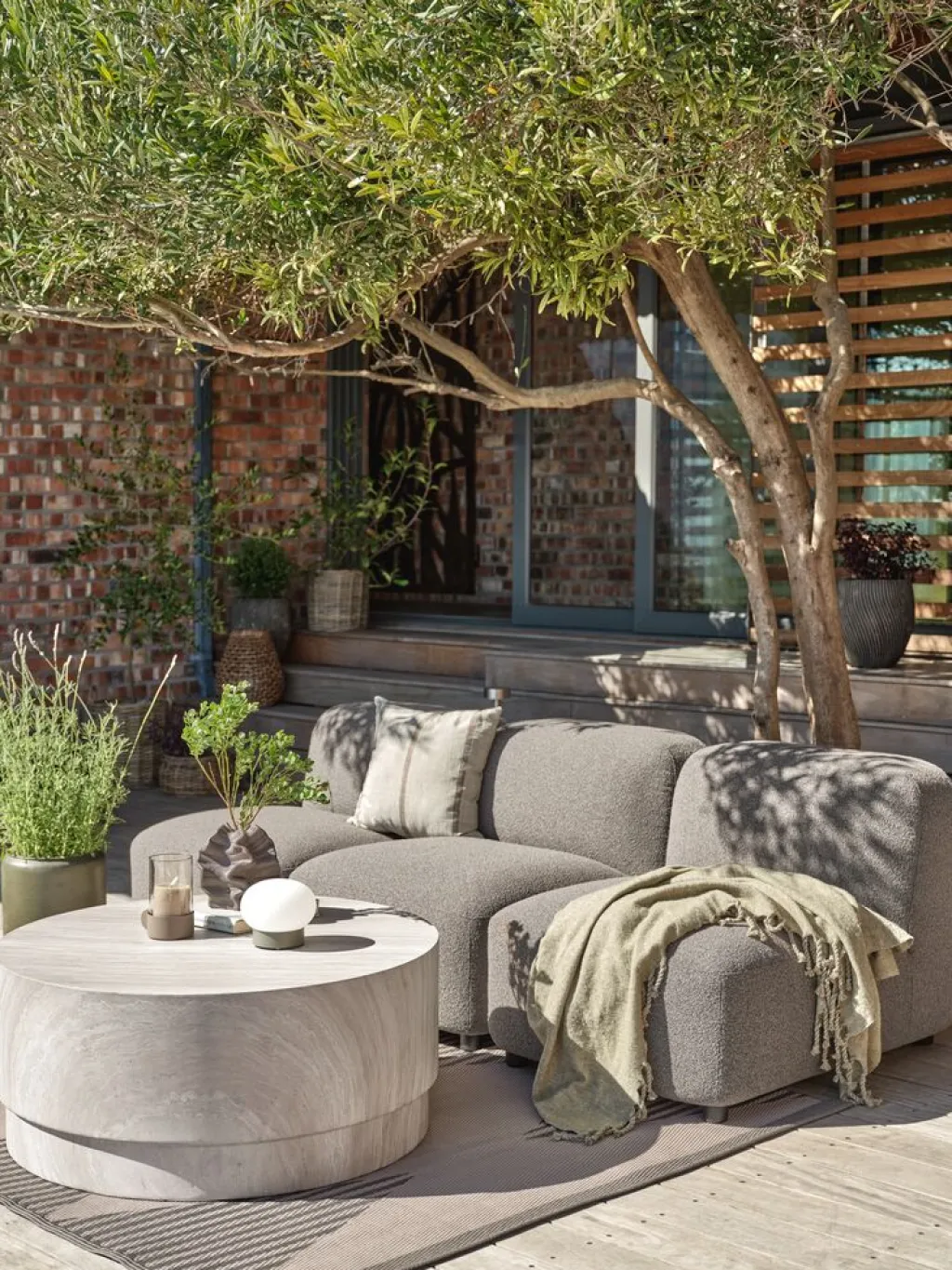 Conjuntos Mesa Y Sillas De Jardín|Muebles De Jardín>JYSK STORLIEN + TANEConjunto jardín STORLIEN travertino + TANE 3 plazas arena