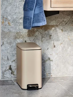 Cubos De Baño|Cuidado Personal>JYSK ULLATTICubo con pedal ULLATTI 5L con cierre suave beis