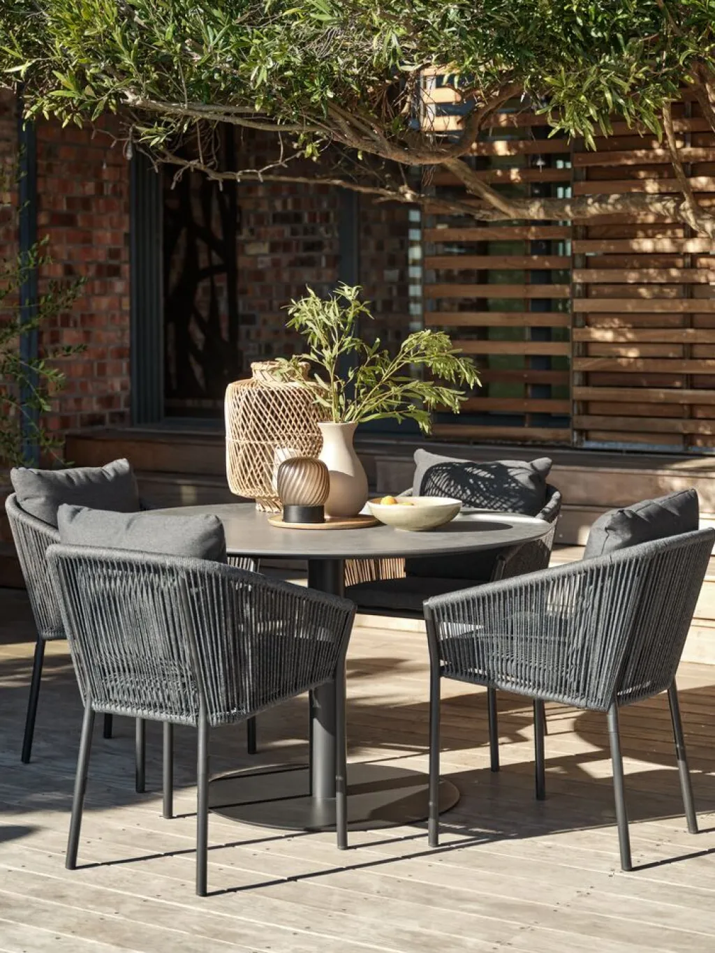 Conjuntos Mesa Y Sillas De Jardín>JYSK VAMDRUP + GILJAMesa VAMDRUP Ø120 + 4 sillas GILJA gris
