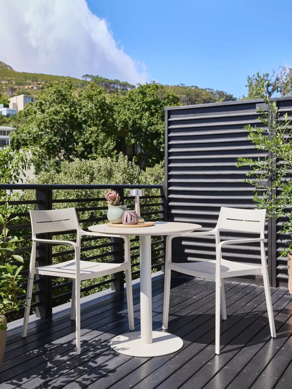Conjuntos Mesa Y Sillas De Jardín>JYSK VAMDRUP + INGSTRUPMesa VAMDRUP Ø70 + 2 sillas INGSTRUP beis Beige