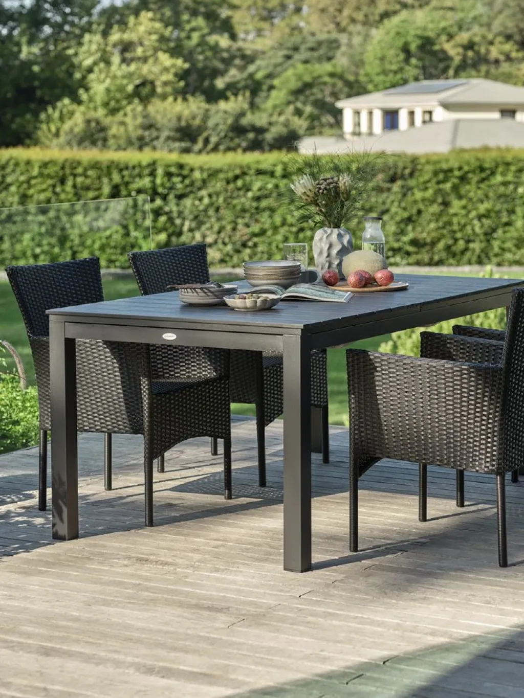 Conjuntos Mesa Y Sillas De Jardín>JUTLANDIA VATTRUP + AIDTMesa VATTRUP L172/276 + 4 sillas AIDT negro